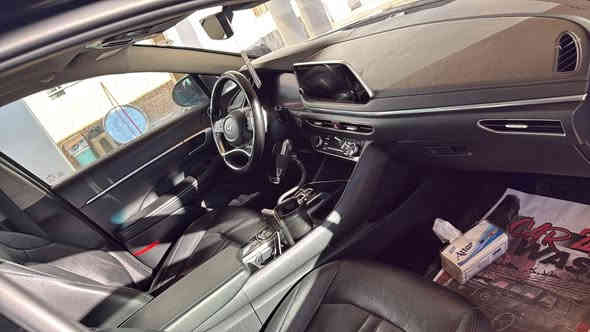 تحيه طيبه السلام عليكم سوناتا  موديل 2022  فول مواصفات
شنو ابالك بيها مواصفات 

مكينة 1600 تبريو 

اوتو بارك تتقدم وترجع بالريمونت 

ضررها موضح بلصوره 

الايرباكا صبغ بنيد بابتين مبدلات نفس لون 

ماشيه 70 ألف 

1- بصمة ابواب لمس + تشغيل + صندوق

2- ماستر كي تفتح الابوب بنضام الكارت 

3- دشبول دجتال متغير 7 الوان

4- كشنات جلد

5- كشن كهرباء  + تدفئه الستيرن( السكان)

6- كشنات تدفئة تبريد

7- خزن 128 كيكا + ( android auto + apple car play)

8- رادرات 4 امامي وخلفي توقف تلقائي

9- اشاير في المري + نقطة عمياء في المري

10- انارة داخلية مركزيه مختلف الالوان 

11- شاشة الحجم الكبير 12 انج + تحكم عام على السياره

12- سستم صوت BOSE الصوت 12 سماعة و دمام 2

13- لايت امامي 4 عدسات LED

14- هاندبريك بصمه + اوتو هولد للتوقف في الازدحامات

15- شاحنة طوارئ شحن سريع

16- منفذ USB امامي خلفي 

17- شفتات في الاستيرن كير ( تبترونك رياضي )

18- نظام المساعده على الاصطفاف

19- نظام الترحيب عنده الاقتراب داخل وخارج السياره

21- وضعيات قياده 4  

22- نظام تحديد المسار 

23- مثبت سرعه 

24- نظام مستشعرات في الباب من تنفتح الباب تتوقف السياره 

25- تبريد السياره بيانو 

26- كيجات الكتورنية

27- كير 8 نمر دبل گلج

رقم اربيل شرط تحويل 

175, ورقه بيها مجال 

أي استفسار *********** حكم 

مكان بغداد دوره
