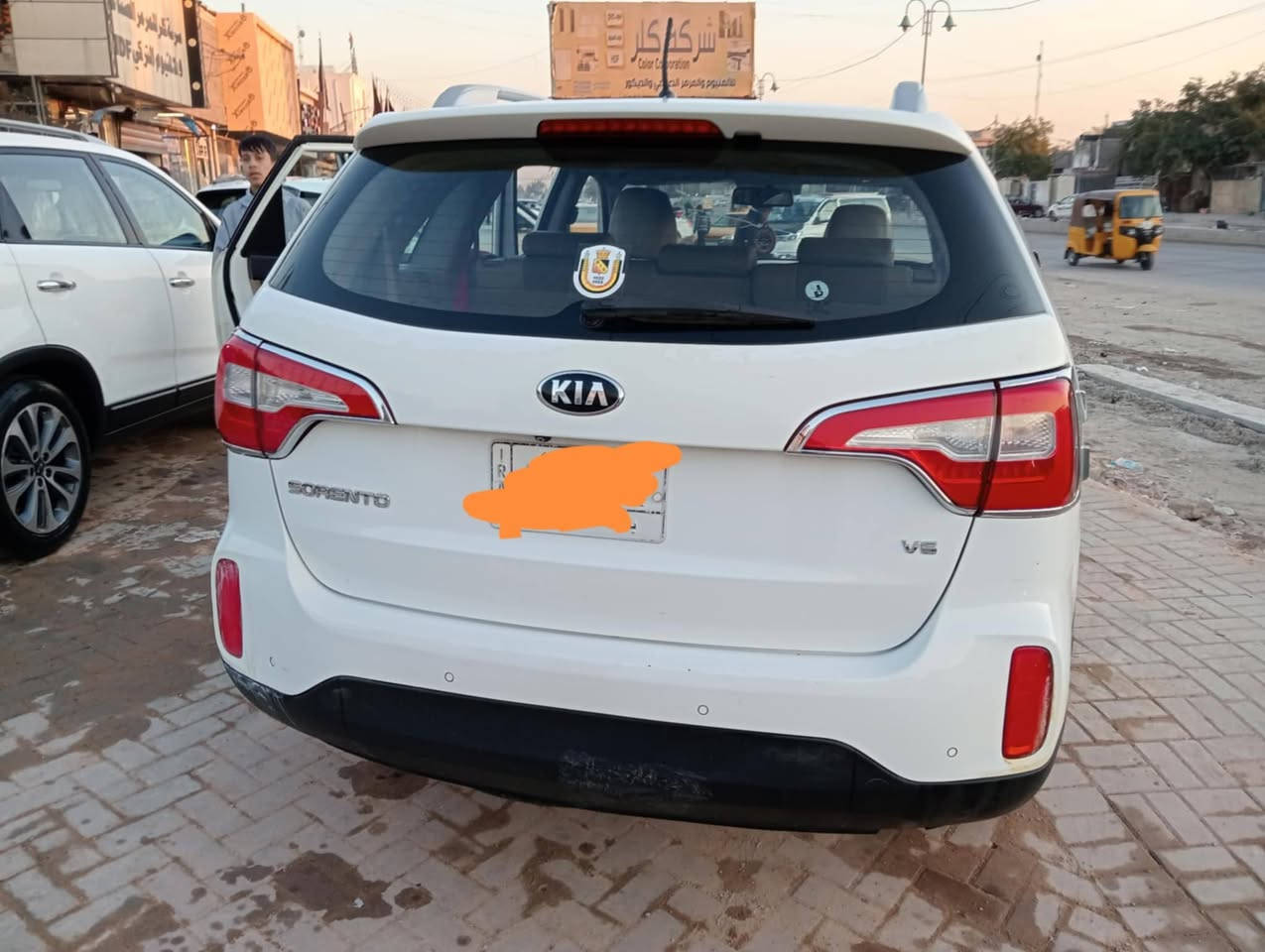 السلام عليكم كيا سورنتو 2015 خليجي محرك6  3.5بدون صبغ فول مواصفات من عده بانوراما. مبدله كازكيت فقط وبيه أثر حالوب قليل جدا وما مبين رقم التواصل ***********
