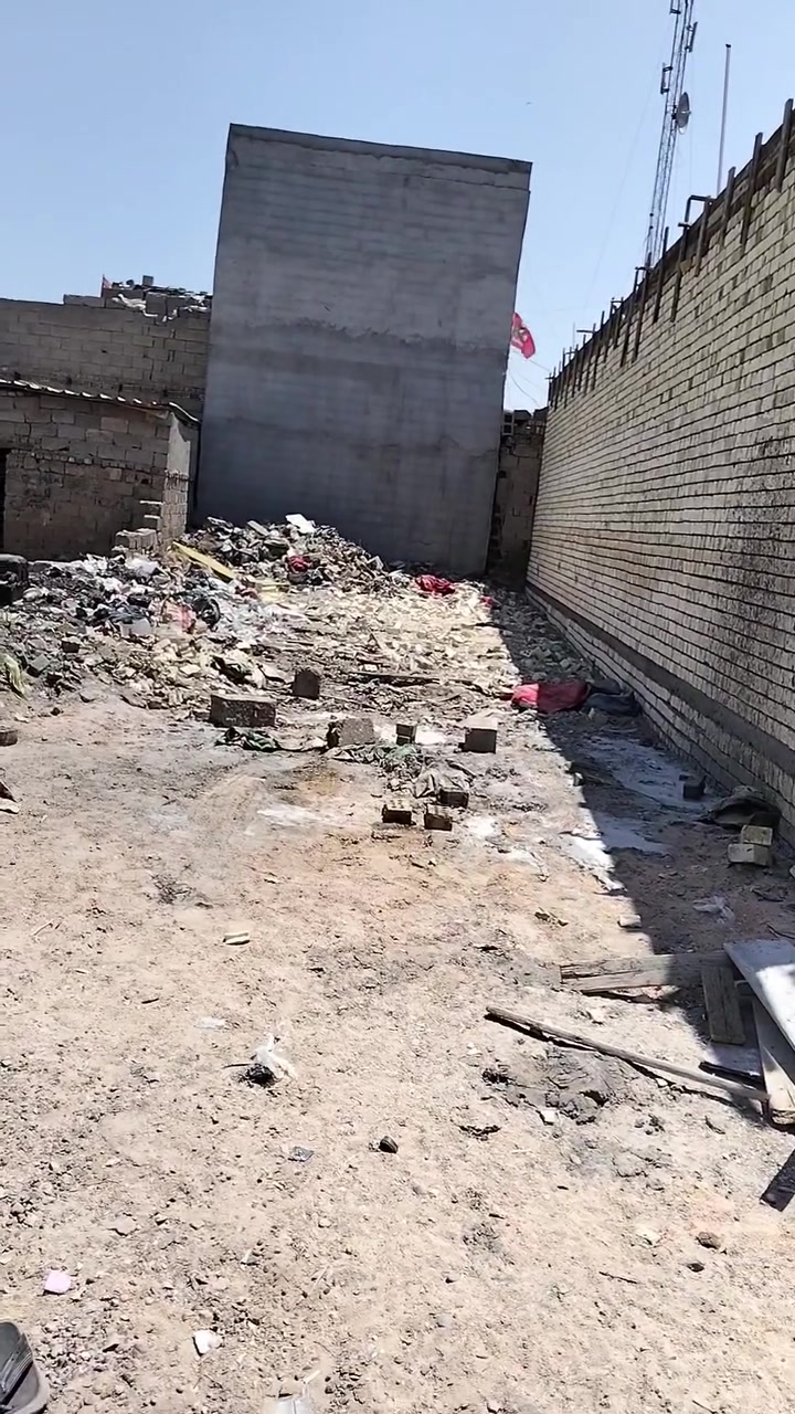 سلام عليكم قطعة ارض لبيع قصد وحاضر السفسار المدينه الحميديه شارع سيد عوده ***********
