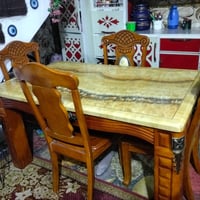 ميز طعام • سطحية مرمر • ٤ كراسي