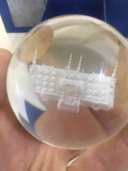 كرة بلورية انتيكا ثقيلة وروعة نوادر مع استاند خشب ومجسمبها مجسم المسجد النبوي الشريف نوادر واتساب *********** سامراء
