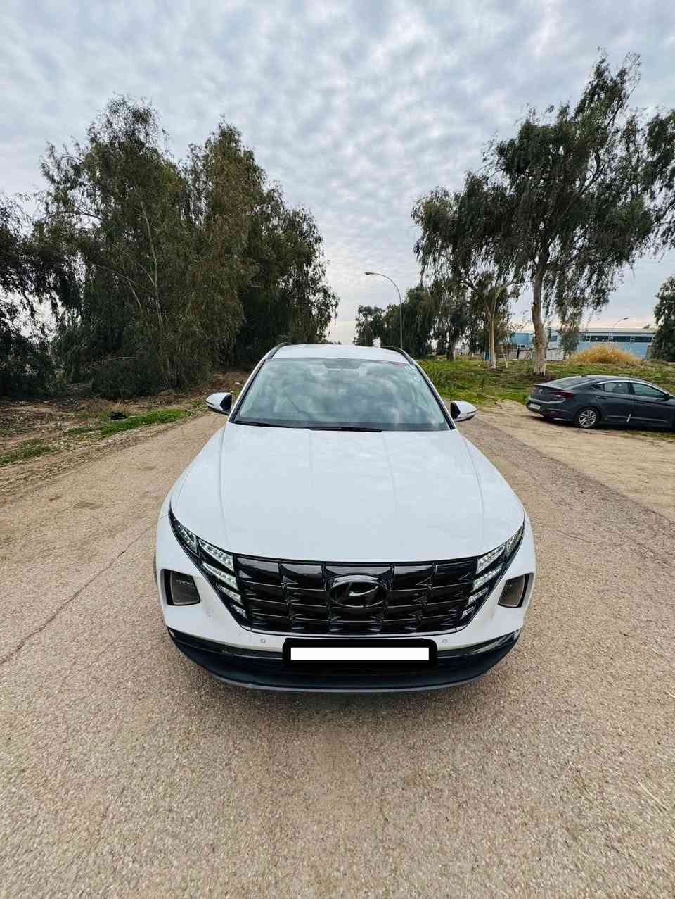 ال24 التوسان
فول عدا الفتحه الكفاله عامه الرقم بغداد ماشيه 15الف حقيقي والسونار مرفق الصور 
السياره تحويل ثاني يوم مكاني بغداد الراشديه 
***********
