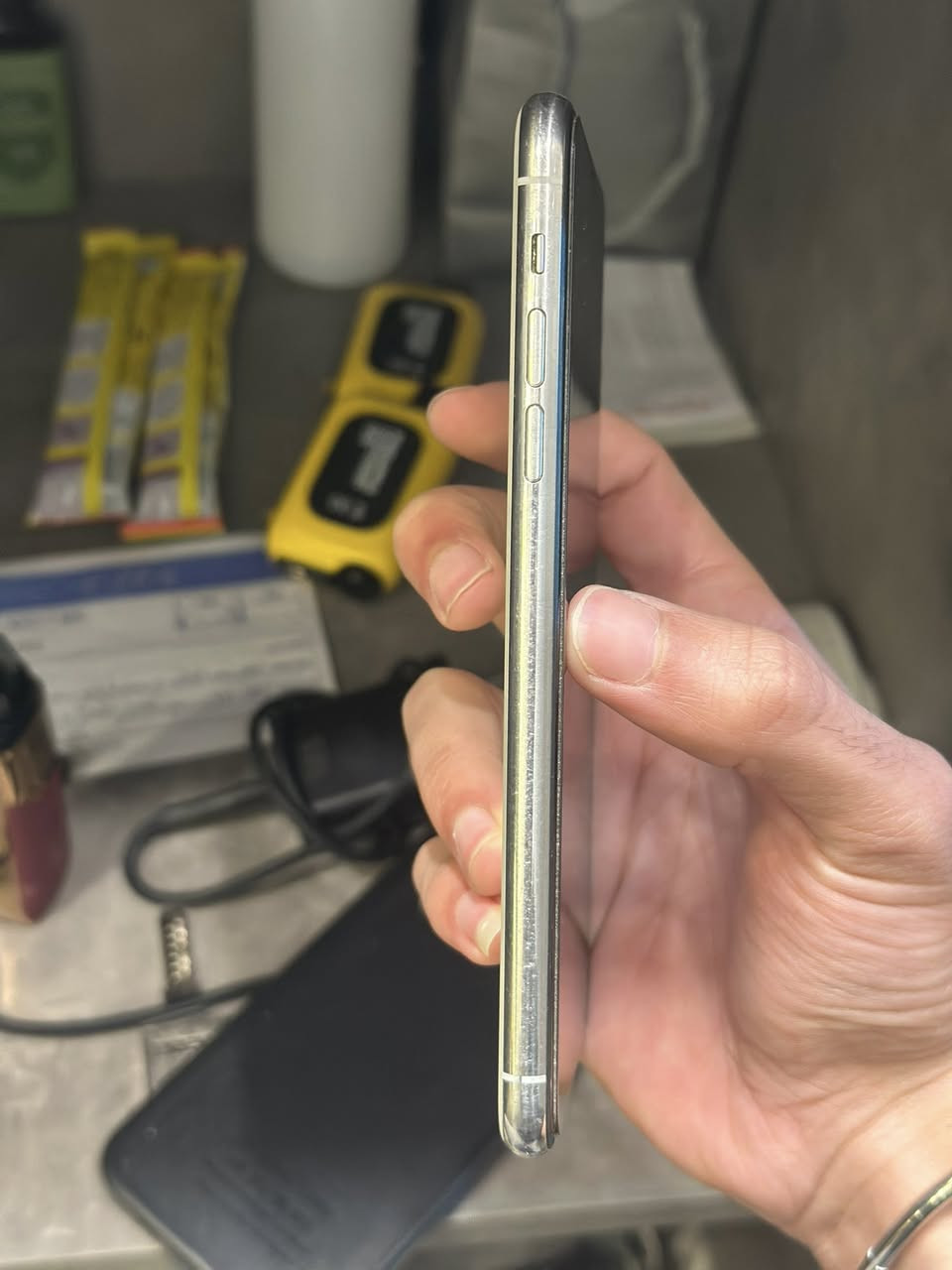 11 برو ماكس
وتر جهاز ممفتوح ونظيف
بطارية 72 
ذاكره 265
الشخط ب لزكة الجهاز نظيف 
275 وبي مجال قليل 
***********

