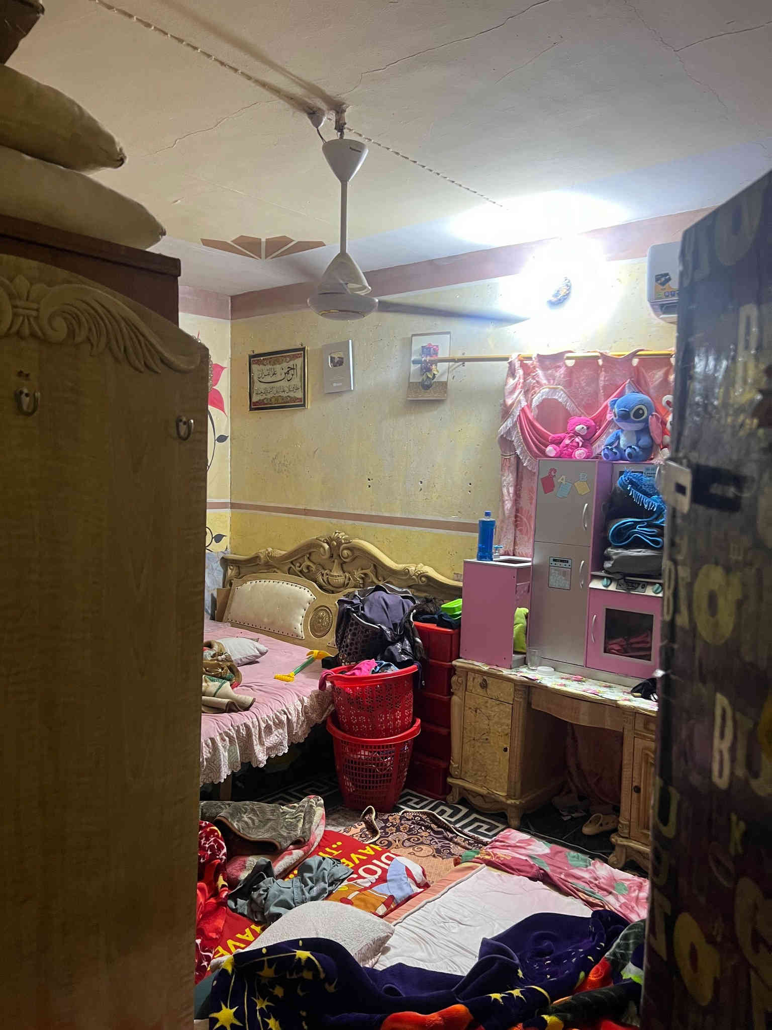 سلام عليكم ورحمه الله وبركاته دار للبيع في ابي الخصيب العوجة غريب لسايدين مال العوجة .   طابو صرف زراعي تحويل بسم المشتري البيت يحتوي على ثلاثة غرف نوم وصاله ومطبخ وحمام داخل وخارج وديوان وكراج سياره المساحه الكليه 355 متر السعر 120 بي مجال الاستفسار اتصال على الرقم ***********
