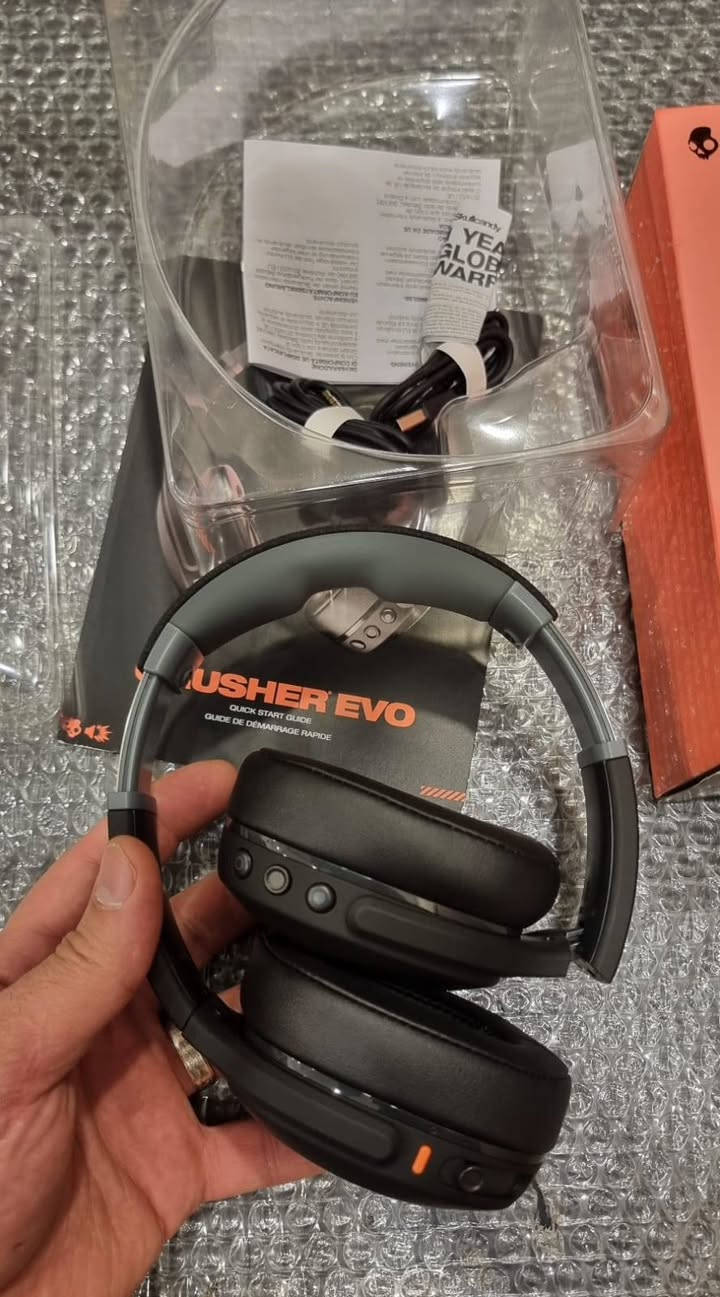 شباب هيد فون جديدة سعره غالي اعلى سعر ابيع
Skullcandy: سكال كاندي
CRUSHER EVO: كراشر إيفو
40h: 40 ساعة
Battery Life • Rapid Charge: عمر البطارية • شحن سريع
Patented Crusher Bass: صوت جهير Crusher الحاصل على براءة اختراع
Tile™ Finding Technology: تقنية Tile™ لتحديد الموقع
Personalized Audio Tuning: ضبط الصوت الشخصي


**إذا كنت صاحب هذا الإعلان وتريد حذفه لأي سبب، رجاءا أرسل رسالة إلى الدعم الفني**