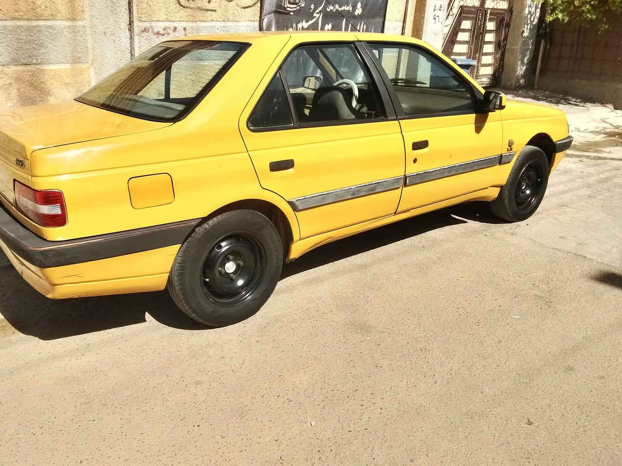 بيجو لميس 16 كير مكينه خير من الله لاتنقيص والاتبخير مكفوله كفاله عامه عده جاملغ صبغ السياره جديده وخير من الله ماشيه 180 بل قسط مقدمه السياره مال عيشه ماتصرف عليها *********** ملاحضه للسكنه بغداد
