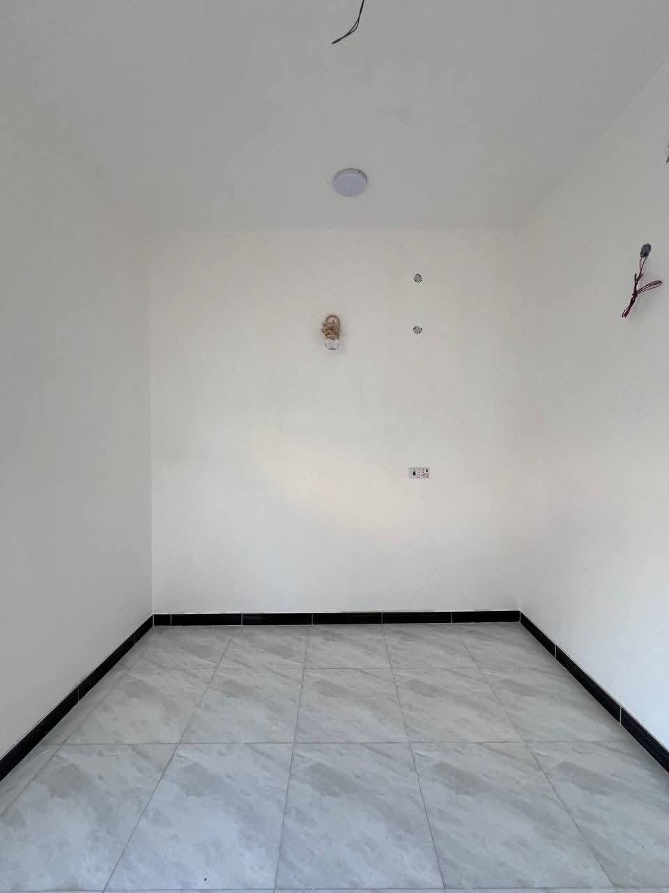 دار سكن البناء حديث 🏠
المساحة 100م

ملك صرف زراعي عراقي نموذج 25

البصرة - ابي الخصيب - ابو كوصرة 

#يحتوي :: طارمة . صحيات خارجية 

صالة . مطبخ . استقبال . غرفتين منام 

مناور خلف البيت . صحيات داخلية 

الدار على شارع #تبليط 10م

#السعر :: 65 مليون قابل للتفاوض

ماء كهرباء مدارس انارة منطقة مخدومه بشكل 

#للأستفسار :***********
