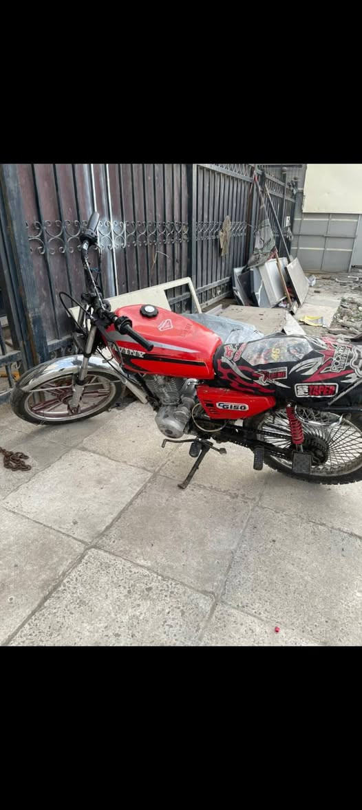 سلام عليكم دراجه سيفان وياهه جنطخ مال دلفري سعر٣٠٠ نضيفه ال شاهد رقم ***********
