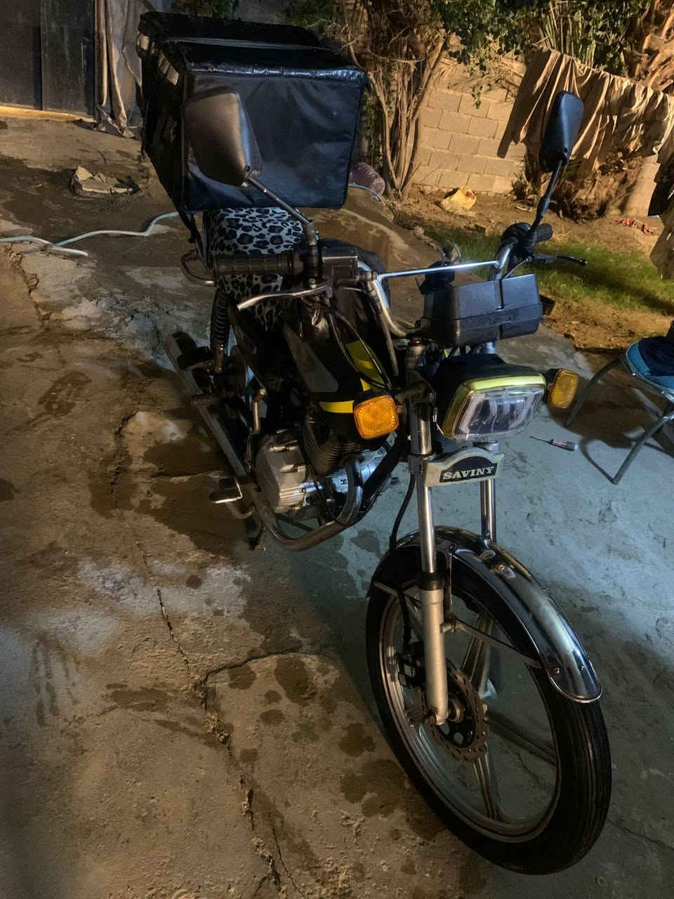 سلام عليكم دراجه ايراني للبيع خمسه كير 2022 دراجه شغاله وكامله 400وبيها مجال مكاني ***********
