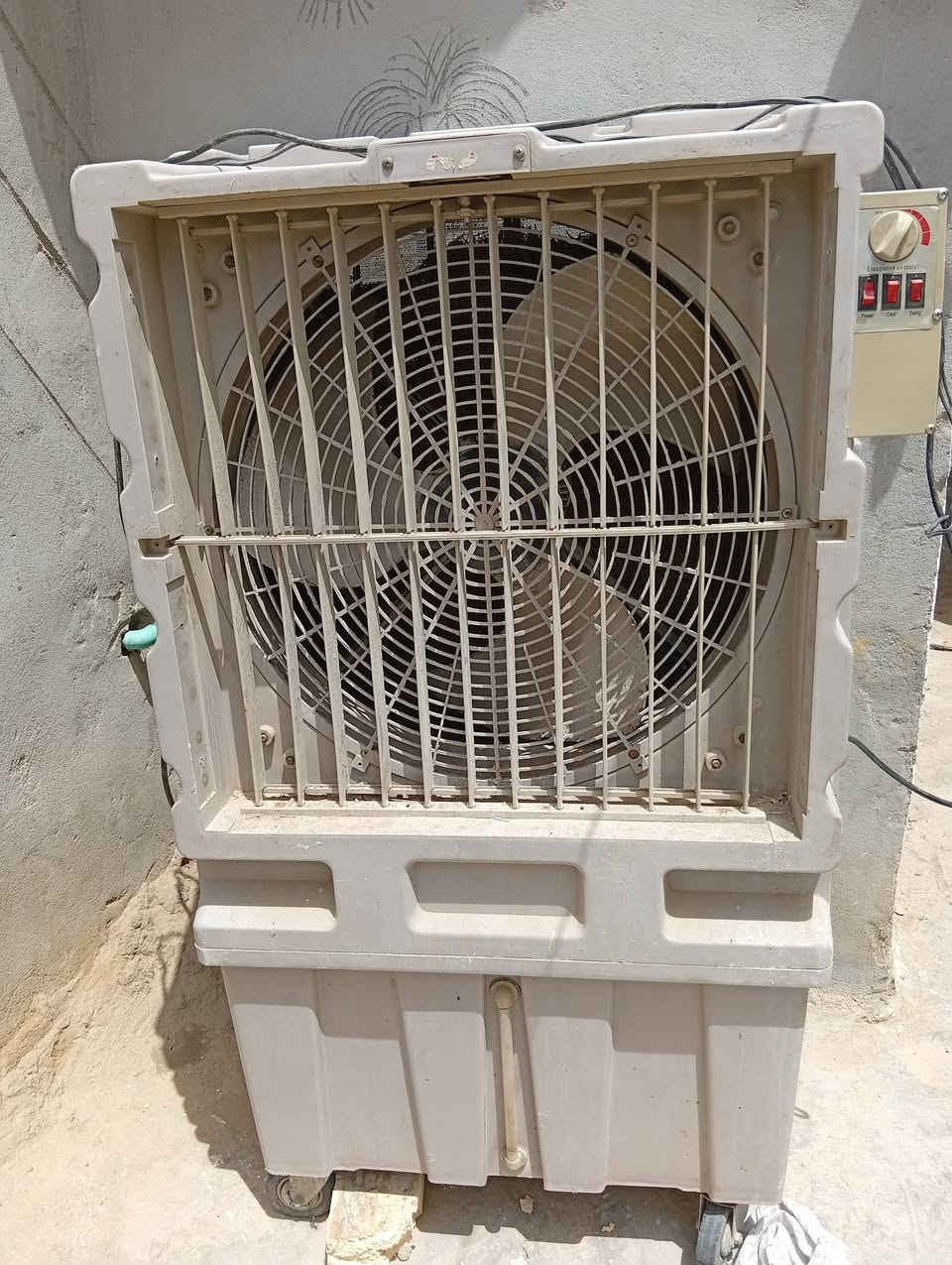 كمفيره للبيع نضيفه كلش كلشي بيها شغال سعر 175.       *********** مكان نعمانيه حي الحسين
