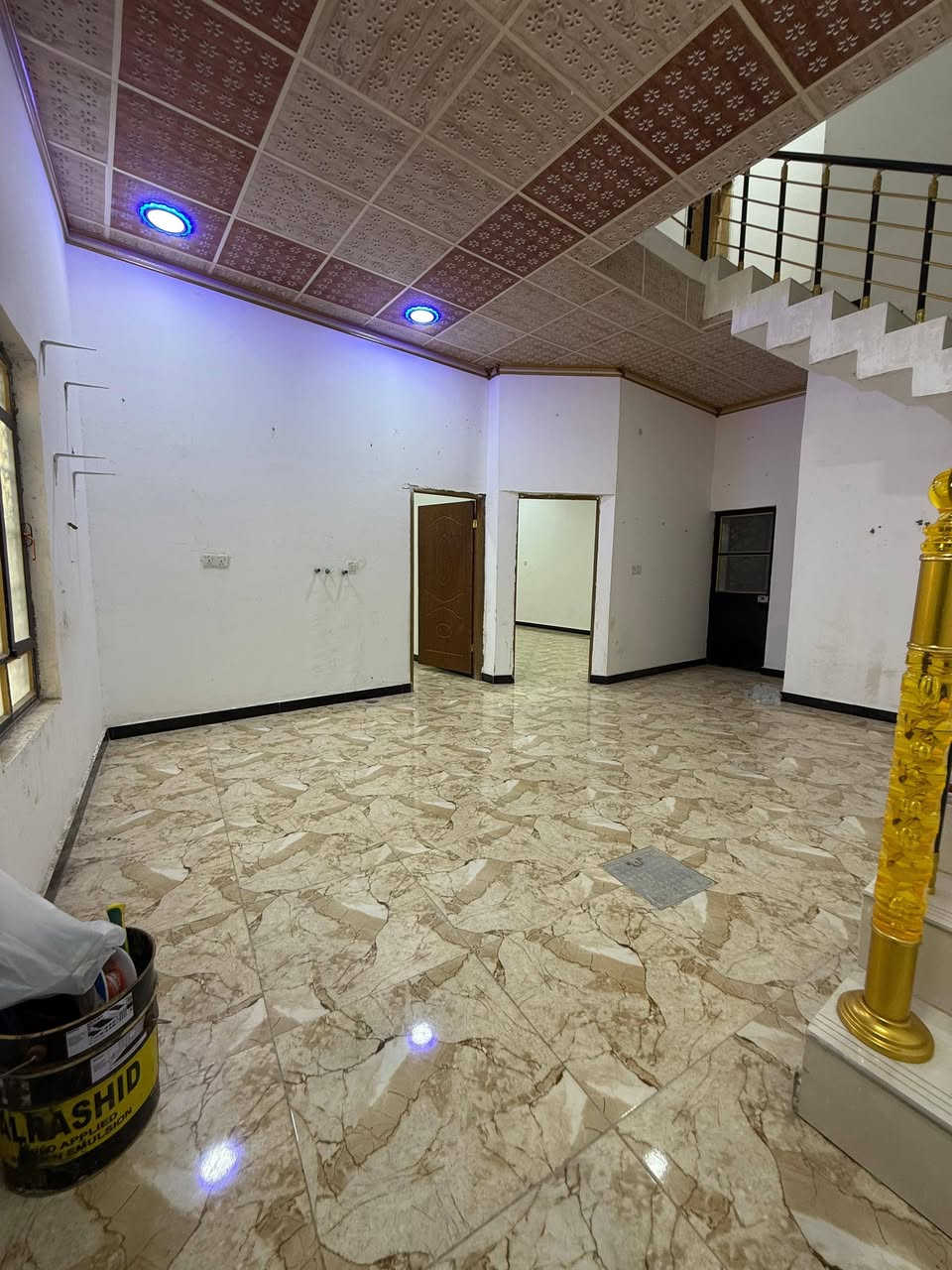 السلام عليكم ورحمة الله وبركاته
دار سكن للبيع طابقين🏚
العنوان أبي الخصيب أبو كوصره
المساحه 120م

بناء شخصي درجه أولى
شارع 10 متر تبليط 🛣
ثاني بيت عن شارع رئيسي أبو كوصره 
جميع الخدمات متوفره
منطقه سكنيه هدوء ومرتبه

محتويات البيت ⬇️
دوانيه 4-6
مطبخ مفتوح على صاله
غرف منام 2 كبار 4-6
طابق الرضي يحتوي على غرف1
وطابق ثاني غرف1 وصحيات
صحيات داخلي وخارجي

نوع العقار طابو ملك صرف زراعي عراقي سند 25

السعر 70وبي مجال
للاستفسار ***********
