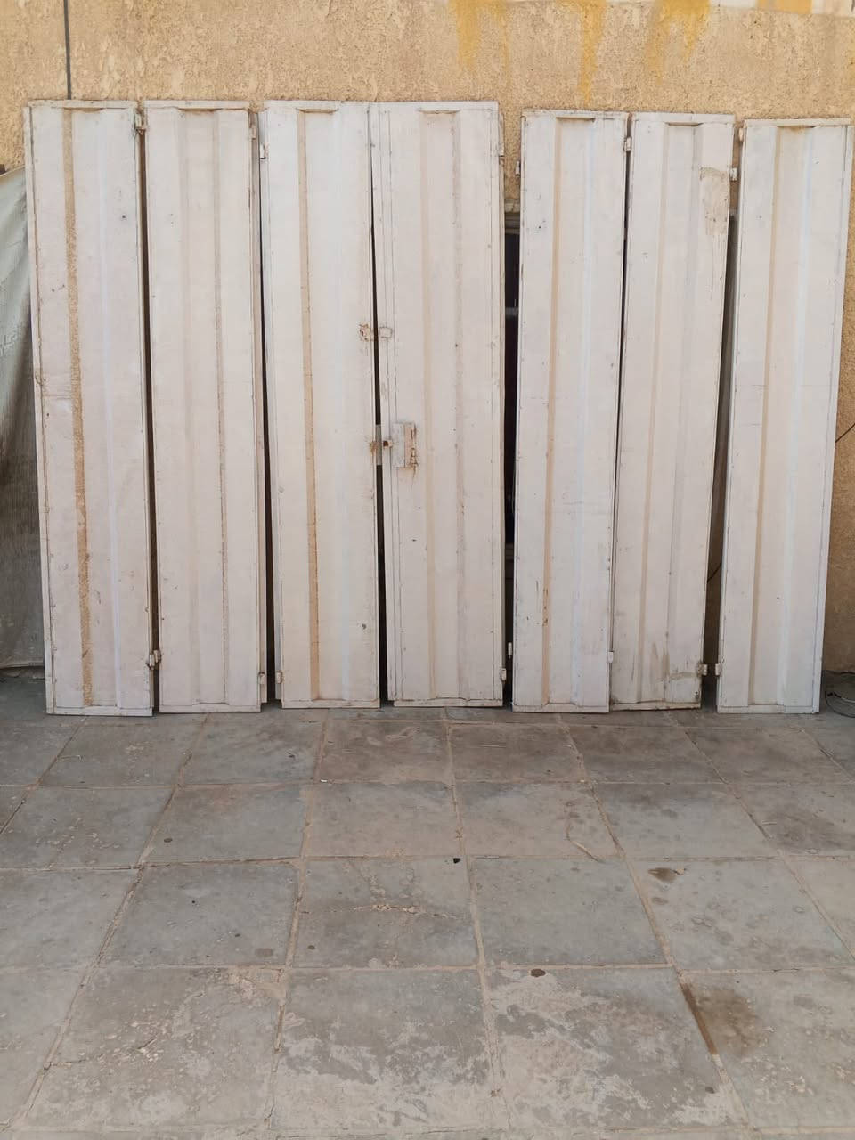 بيبان محل للبيع 7طلاقات نضيفات مابيهن شي 
سعر خاص او رقم الهاتف 

0786 463 8217
