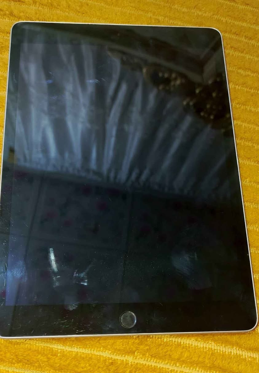 سلام عليكم شباب ايباد 9فول نضافه ايباد مال دراسه ما متعوب ذاكره 64 بطاريه 95 سعر جهاز 250 وبي مجال تصل وتدلل *********** النجف, العراق
