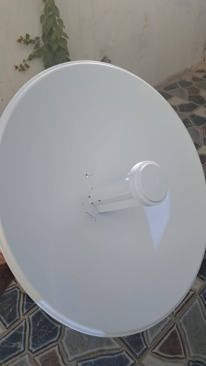 اخوان عندي هذا النانو اشتريته قبل ٢٨ يوم ومعا واير ٢٠ متر ،، اذا يفيد احد منكم يتواصل وياية واني حاضر بالسعر ليدير بال.
***********
