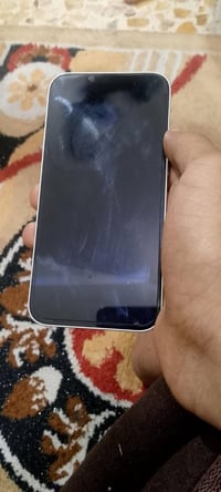 ايفون ١٣عادي ذاكرة ١٢٨ بطارية ٨٥الجهاز وتر بروف مكفول من اي تصليح او ع...