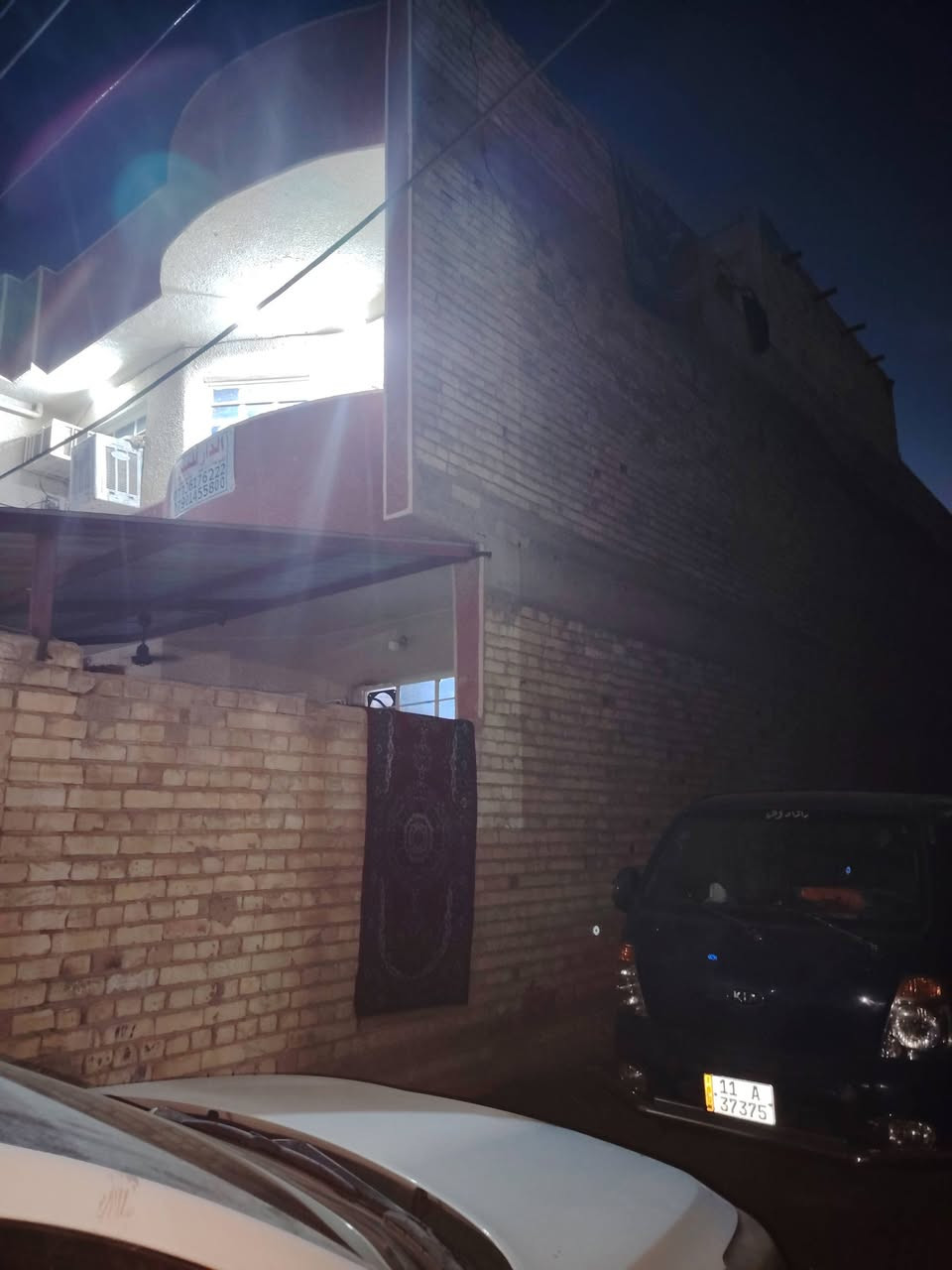 من رخصت الدمن المحترم
بيت للبيع مساحة ١٥٠ متر وجهية ٧ ونص ونزال ٢٠ متر 
شارع ابو سداد الحداد ثاني شارع عل تبليط المربع الثاني
وعرض الشارع ٢٠ متر 
البيت بناء حديث ٢٠١٨ 
يحتوي علئ مدخلين
الطابق الرضي يحتوي علئ ستقبال ومطبخ 
وحولي كبير وحمام ومنور خلفي ومنور بل حولي 
وحمام معزول وتواليت معزول 
وغرفتين نوم بل طابق الرضي 
الطابق الثاني يحتوي علئ ٤ غرف نوم 
حمام معزول وتواليت الصطح والبيتونة شتايكر وبيت حلو ومرتب واحلة من الصور تجي وتشوف التصوير بليل اعتذر 
الستفسار اتصل بل رقم البيت بي ٦ غرف نوم بناء درجة اولئ طابوك /***********/........***********
