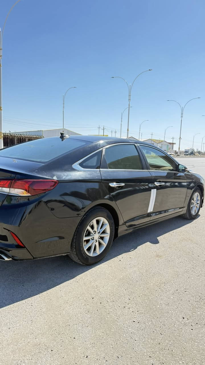 سلام عليكم.
سوناتا وراد أمريكي 
موديل 2019 
فول عده البصمه ول فتحه 
رقم مثنى حره 
للاستفسار اكثر ***********
