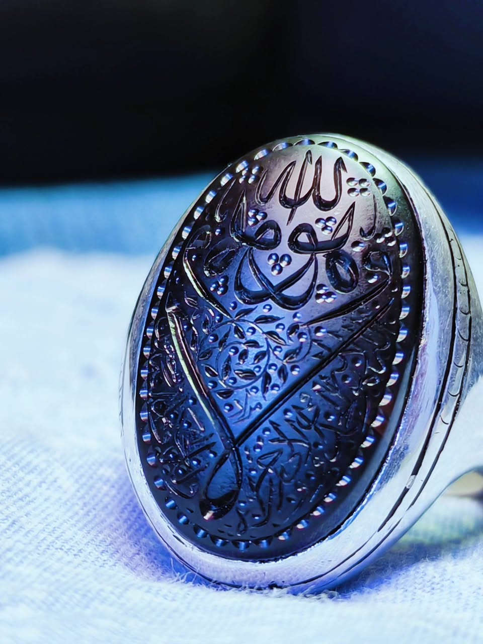 عقيق يماني اسود نقش مراد امضاء مراد صياغة البحرين الثقيلة منقوش السورة الكريمة (الله لا اله الا هو له الحمد في الاولى والآخرة وله الحكم واليه ترجعون) صدق الله العلي العظيم


**إذا كنت صاحب هذا الإعلان وتريد حذفه لأي سبب، رجاءا أرسل رسالة إلى الدعم الفني**