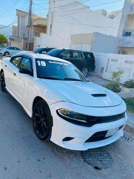 السلام عليكم جارجر موديل 19 اصل بيه قطعتي صبغ تو ويل ماشيه 84 حقيقي سياره كير ومكينه وصدر كله جديد رقم بغداد بسمي تحول ثاني سونر مرفق يوم مكان السياره بغداد السعر 177 وبيه مجال 
***********
