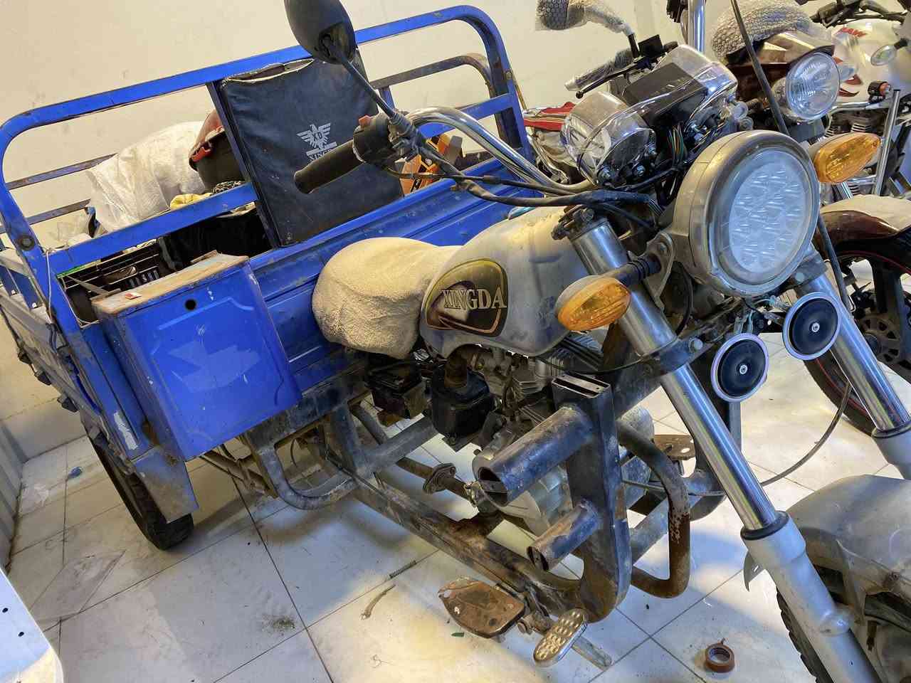 السلام عليكم لبيع او امراوس حسب الرغبه يوجد لدينا جميع الموديلات 2020. 2023. 2024. 2025 كل الموديلات موجوده العنوان بلد جمعيت اليمام شارع الضلوعيه 
للستفسارعله هاذه الرقم 
***********
***********
