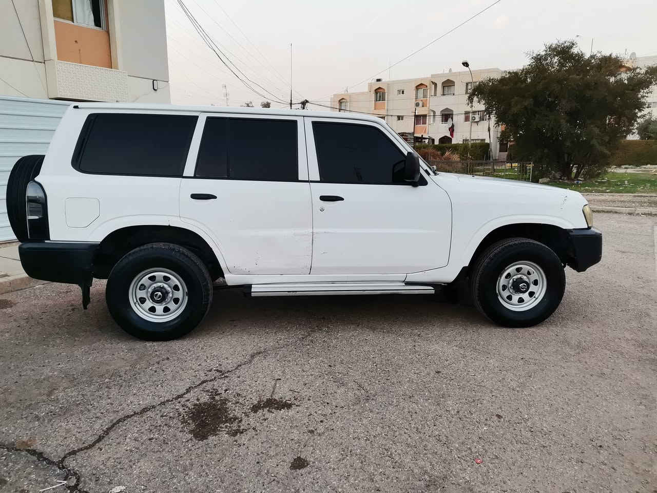 نيسان باترول ٢٠٠٨ فول عادي مال مزاد نضيفه جدا اوراقها كاملة مال الكمرك  باقيه بس يجي كتاب الحذف تكلفه الرقم ٤٠٠ الف
دوشمه وتغليف ارضيه وكهربائياتها وتخم تاير جديد مناقصها كلشي فور ويل شغال دبل تانكي منضومه بانزين جديده السيارة خير من الله
مكانها تكريت او مجمع الدور
السعر ١٢٠$
***********
