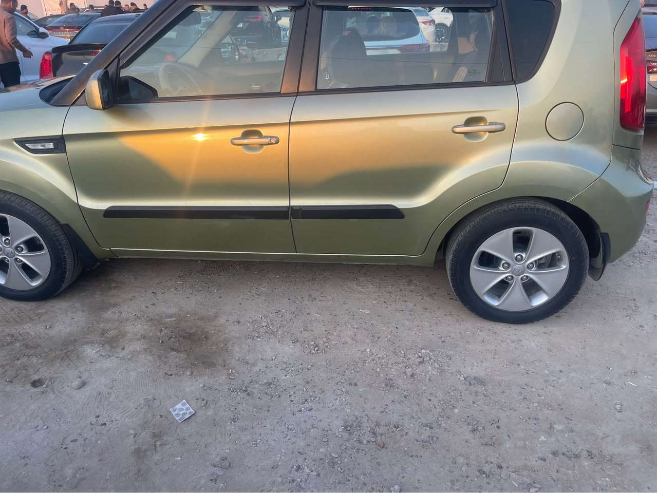 كيا صول 2013 جديده واردد امريكي حادثه جاملغ فقط بدون دواخل محرك 1600 باسمي رقم بغداد دولي وبيه صفحه جارده ونرشت كلير بدون حادث كير مكينه صدر تايرات تبريد دوشمه جديده تحكم استيرن ومكاني بغداد الدوره والسعر (86 ) وبيه مجال ***********/*********** بغداد, العراق
