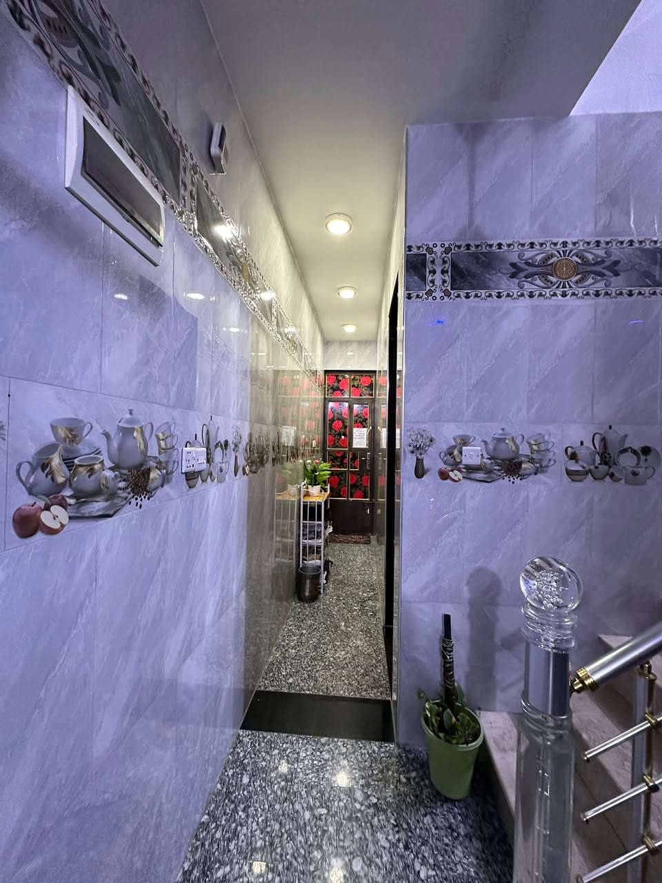 السلام عليكم 
بيت 100 متر زراعي سند 25 للبيع 
كامل طابقين وجاهز بناء حديث خدمات متوفرة مي مجاري كهرباء 

متكون من 3 غرف نوم 
حمامات 3 

موقع البيت : سكينة الزراعي مقاطعة 9/2 قرب اسواق خوخة يم مولدة وسام الساعدي القديمة عالشارع العريض البيت بالفرع يكون 

البيت سعرة 124 ومجاله بسيط 

وهذا رقم صاحب البيت للأستفسار ***********

غير متواجد عالفيس اخوان لحد يدخل خاص كل التفاصيل موجودة
