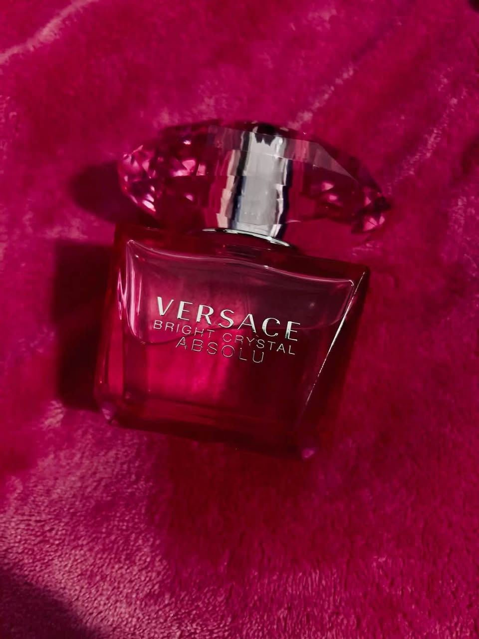 عطر فيرزاتشي برايت كريستال ✨🌸
 • عطر نسائي ناعم يجمع بين الأزهار، المسك، والعنبر لجاذبية تدوم طويلًا.
 • مكوناته الفواحة مثل زهور الرمان واللوتس تمنحك لمسة أنثوية مميزة.
 • مزيج فريد يوازن بين برودة الشتاء ودفء الصيف ليكون مثاليًا لكل الأوقات.

#عطر_نسائي #فيرزاتشي #برايت_كريستال #أناقة #جاذبية #ثبات_عالي #رائحة_فاخرة #أنوثة #عطور #لمسة_ناعمة


**إذا كنت صاحب هذا الإعلان وتريد حذفه لأي سبب، رجاءا أرسل رسالة إلى الدعم الفني**