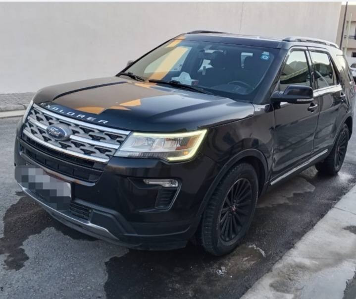 المواصفـات ::
فورد اكسبلور مديل 2018 Xlt
حجم المحرك 3500 (6سلندر)
مواصفات : xlt
شاشة الكتروني
 بصمة ابواب 
بصمة تشغيل 
تشغيل عن بعد (Remote Start)
صندوق شفط كهربائي  
سستم سماعات (Bang&Olufsen)
‏‎تحديد سرعة
مرايات جوانب هيتر
حساسات خلفي 
7راكب 
كشنات مخمل لونين
كشنات كهربائي امامي 
شفتات استيرن
استيرن كهربائي 
تبريد لمس
تبريد ثلاث قطع امامي وسط خلفي
منافذ AUX, مع اربعة منافذ USB  منفذ رام ذاكرة ورام خرائط GPS مع منفذ كهرباء 110فولت 
لايتات ليد وعدسة زينون بلادي 
بلوجكترات ليد زينون بلادي 
بكلايتات ليد بلادي 
ويل كروم سبورت
وبعد هواء مواصفات 
رقم بغداد انگليزي
حادث موضح بالصور
السعر170$
مكان السياره كربلاء للاستفسار ***********
