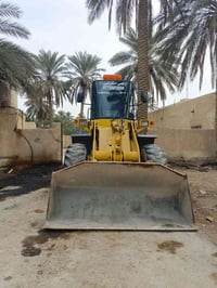 شفل كوماتسو حجم 100 محرك كير وصبغ مكفول سنويه ورقم الماني باسمي تحويل ...