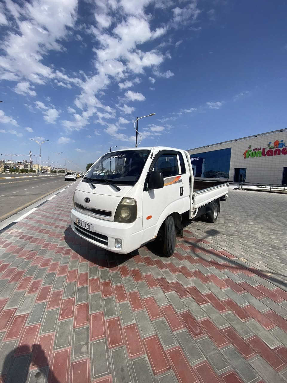 السلام عليكم كيا فحل مسكر٢٠١٢مكفولهً سياره مابيها اي نقص رقم نكليزي مكانها كربلاء للاستفسار تصال ع رقم***********
