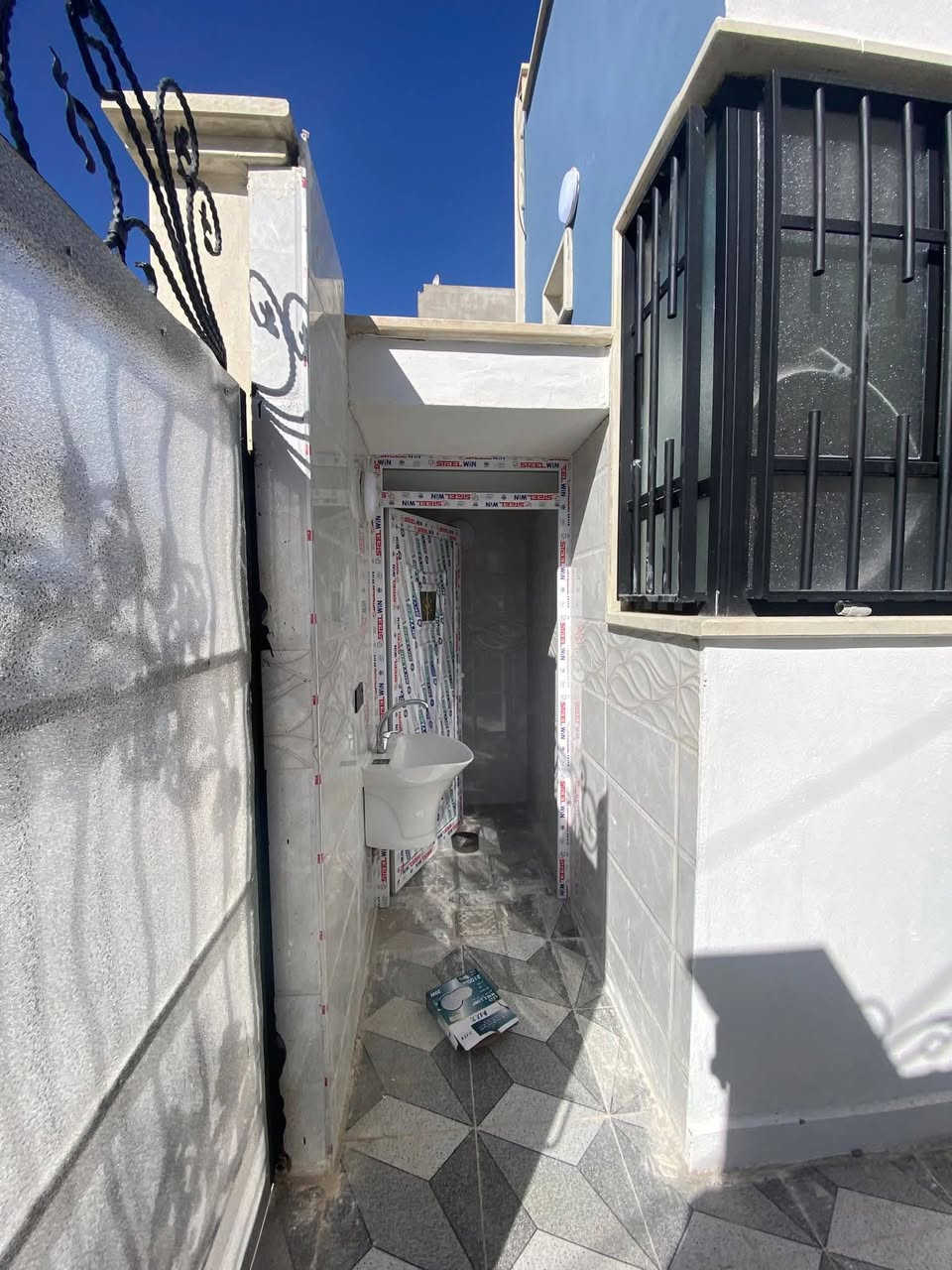 #مكتب_مملكة_السعادة_للعقار 
للبيع للبيع للبيع
دار سكني سند طابو ملك صرف مكاتبه مع الشرعي 
 في حي السماح الثانيه قبل شارع 30
تقطيع الجديد موقع مميز
  المساحة ١٠٠م بناء حديث تسليم مفتاح
ط١ غرفة نوم وهول واستقبال ومطبخ وصحيات وكراج
للإستفسار ع السعر الإتصال
***********
***********
مراجعة مكتب مملكة السعاده للعقار قرب بانزيخنة المشاعل سايدين الاركان
