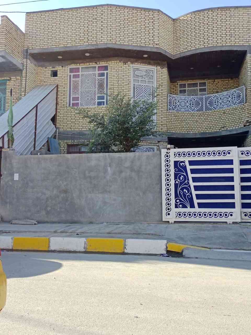 بيت للبيع بحي الرافدين طابقين صب بنيان جديد 2023غرفتين وصاله 8امتار ودوانيه 8امتار ومطبخ وحمام داخلي وصحيات خرجيه ومنور 2 وطارمه وحديقه طابق ثاني غرفتين وصاله 8امتار وصحيات وبي شقه خارجيه درجهه عل شارع غرفه وصاله وصحيات وبلكونه ومطبخ ‏‪
‏‪0781 099 3725‬‏
***********
