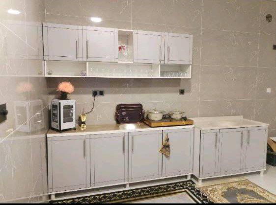 كاونتر خشب mdf قياس مترين وسنك متر و20 مرمر سعر 300 الف متوفر توصيل للحجز ارسال رقم وعنوان ولون