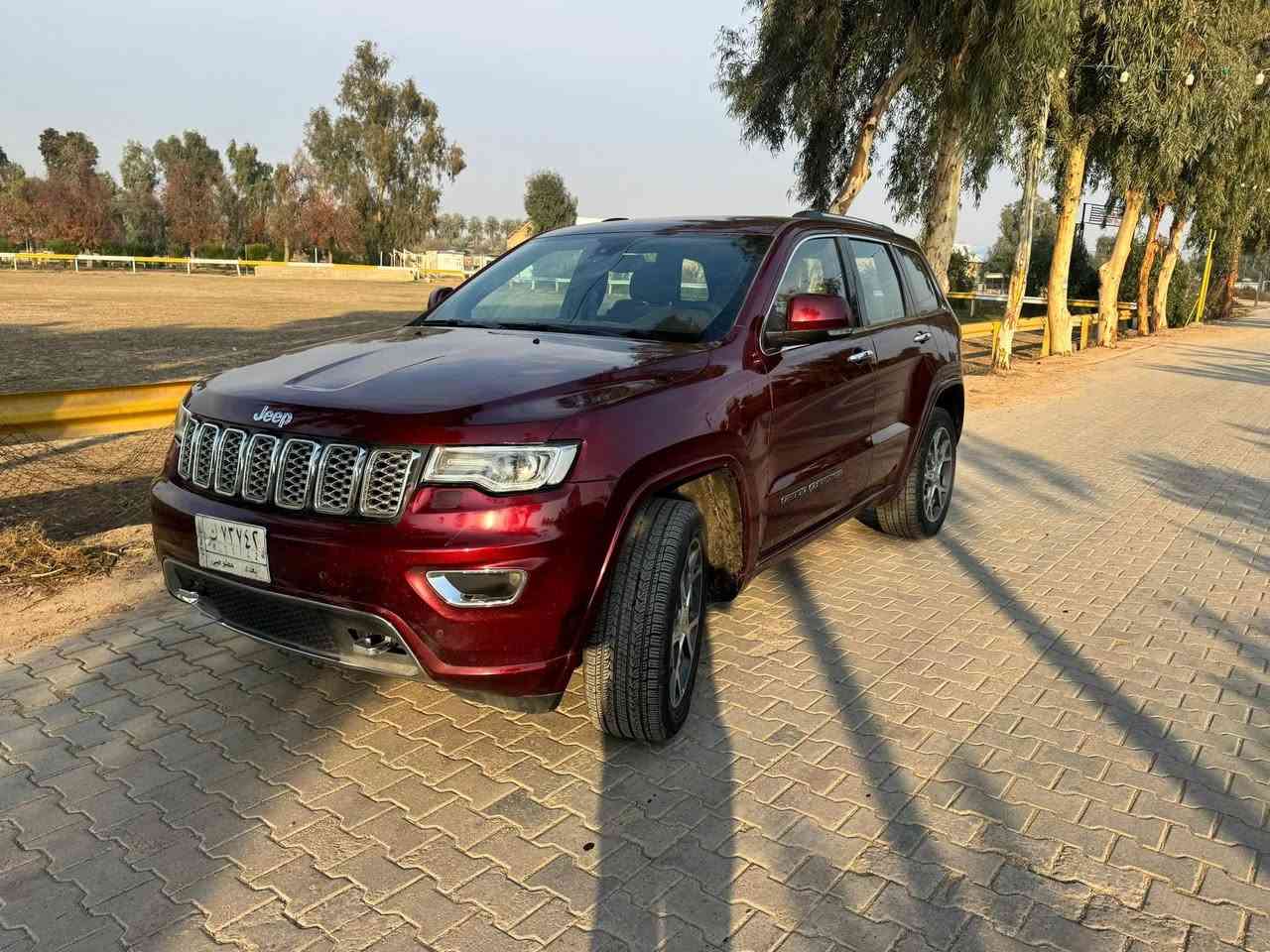 السلام عليكم
 للبيع سيارة جيب اوفر لاند بلس موديل 2021 خليجي وكاله هارلم اللون ماروني والداخل قرميدي. المحرك 3600 سي سي 6 سلندر دفع رباعي .ماشيه بحدود 63 الف رقم بغداد
 بيها كل المواصفات .جكات باربع ارتفاعات خمس وضعيات للقياده منها السبورت ثلاث شاشات وحده اماميه وشاشتين بالكشنات . تبريد وتدفئه كشنات وستيرن .كشنات كهرباء ويه ميموري .نظام صوت قوي . شاشه كبيره ويه نفيكيشن .دخول بصمه وتشغيل عن بعد .ستيرن كهربائي ويه تدفئه حساسات امامي وخلفي ونقطة عمياء رادارات وحساس مانع تصادم اضويه لد امامي وخلفي ويلات عشرين تخم تاير السياره كلش نضيفه وتخبل .تايرات وصدر جديد قبل شهرين ما بيها شي غير باب خلف السايق مصبوغ وصاير حادث بسيط موجود تقرير  .ومبدل عدسات لان ضوهه الاصلي ضعيف معروف الامريكي .سياره جاهزه للاستعمال ما تحتاج شي
سعر ٣٠  وبيها مجال ان شاء الله


**إذا كنت صاحب هذا الإعلان وتريد حذفه لأي سبب، رجاءا أرسل رسالة إلى الدعم الفني**