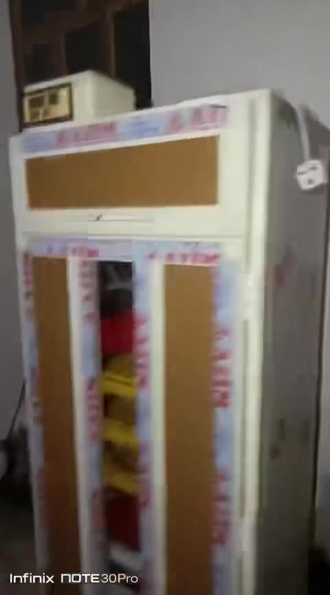 فقاسه سعه ٢٧٥ بيضه نضام كلش راقي اوربي نظام وجبات  عازل ٣ طباقات كلش راقي الفقاسه مشتغله وجبه وحده وانتاجه خير من الله 
سبب البيع عدم التفرغ 
سعره ب٣٥٠ 
***********
