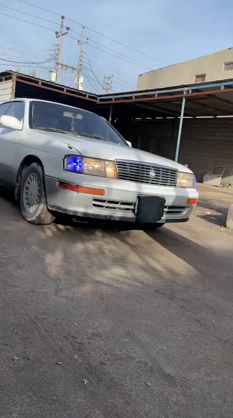 السلام عليكم للبيع كراون بطه موديل 92 رقم نجف مشروع وطني تحويل ثاني يوم محرك وكير ثنين ونص مكفوله من الكص ونقل جثه اللون ابيض لولوي سنويه 26 راعيها بالبصره السعر 42 وبي مجال الاتصال علي الرقم *********** مكاني البصره ابي الخصيب
