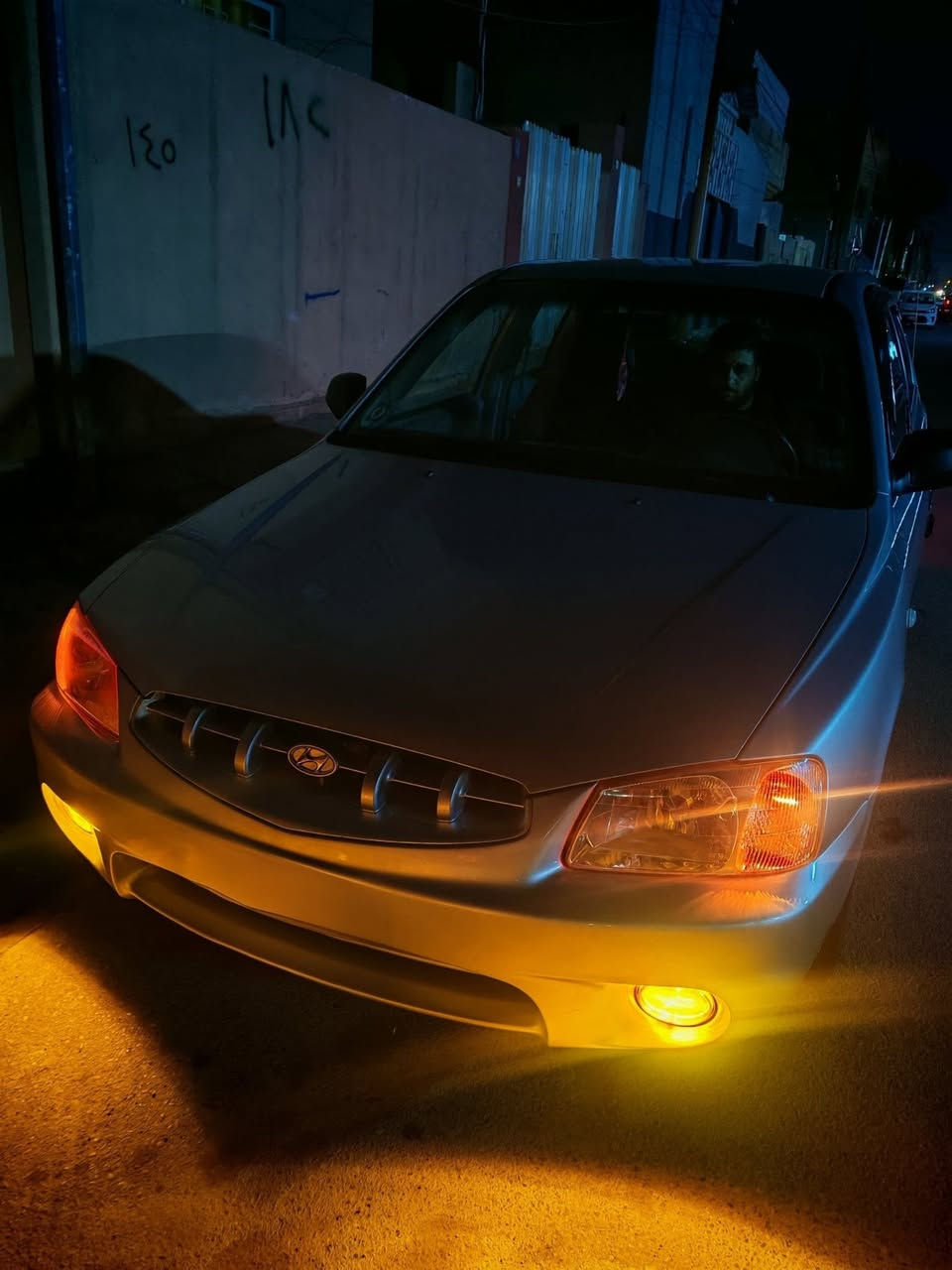 السلام عليكم 
للبيع فقط بدون مراوس 
هيونداي اكسنت خليجية
موديل 2000 
كير عادي 
رقم نينوى 12 
سنوية جديدة 2031 بأسمي 
هزة جديدة قبل شهر 
تبريد تدفئة شغالة
كهربائيات شغالة 
داخلها عالبلاد 
محرك كير شرط 

سيارة جديدة وضع شركة لايتات بكلايتات كلو اصلي
بدون حادث بدون ضرر مصبوغة عام جمالية فقط مصلح دوائر ودوسات فقط 

مكان السيارة الموصل الأيسر 
للتواصل ***********

سعرها 52 وبيها مجال بسيط
