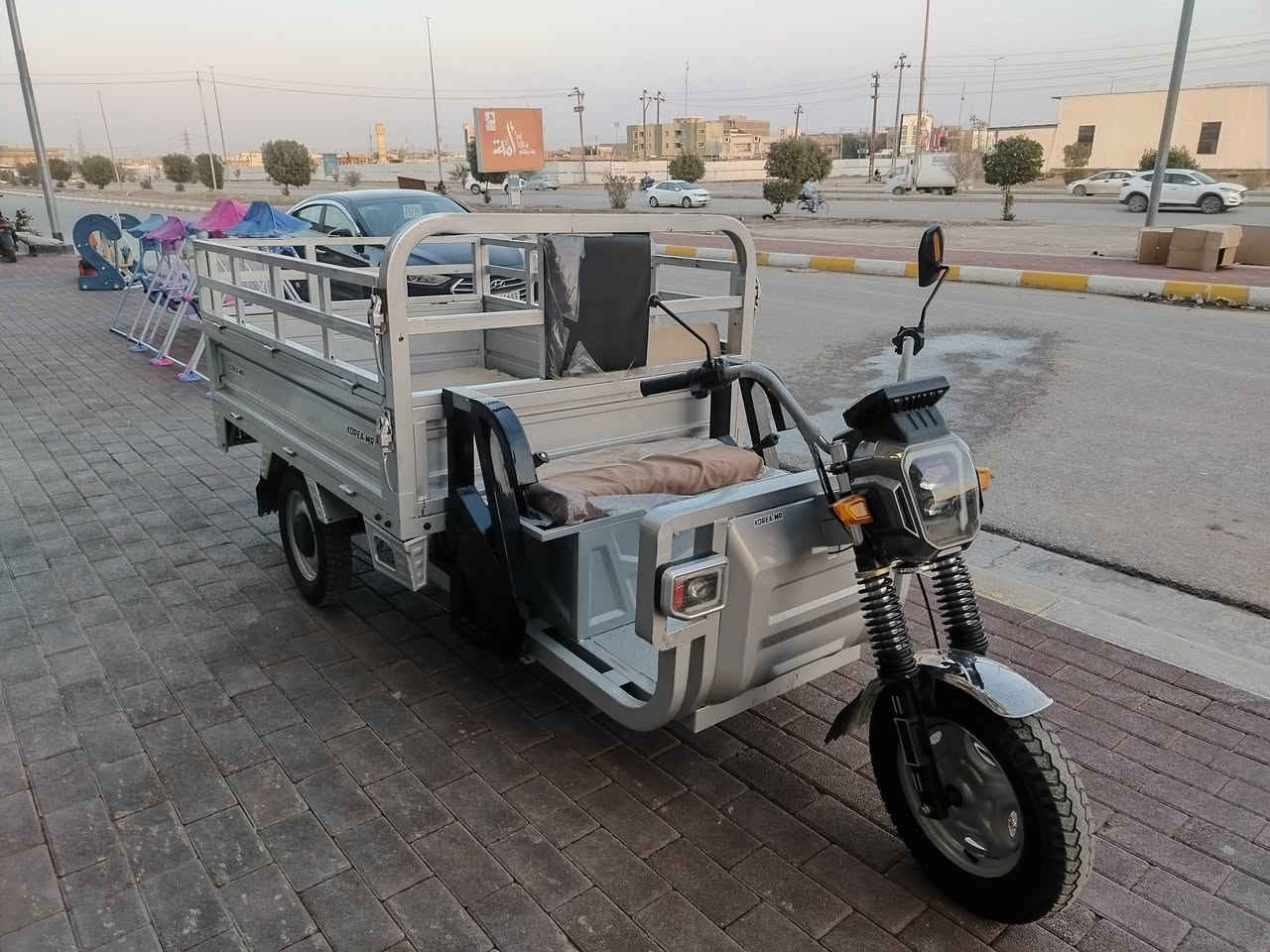 سلام عليكم ورحمة الله وبركاته ستوته شحن للبيع 6 باتريات حجم 38 انبير ابو المسطره 3سرعات نظام صعود ونزول استخدام قليل مكانه 5 كيلو مقابيل كليه الهده للتواصل ***********
