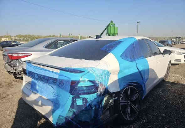 السلام عليكم 
هوندا اكورد 2024 SPORT
حادث خفيف جداً فقط جاملغ
ماشيه 18 
السعر واصل عمان 160
***********
