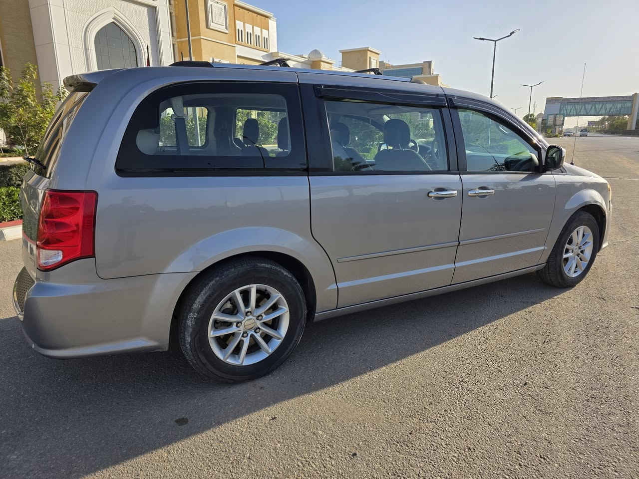 السلام عليكم
اولا اعتذر ناشر مجهول الهوية  

دوج كرفان موديل 2017 
السيارة كلين بيها ملاحظات قليلة واضحة بالصورة 
- المواصفات أبواب و صندوق ميكانيكي 
- المحرك 3600 بلادي و الكير بلادي  
- بيها منظومة غاز 60 لتر شغالة 
- التبريد و التدفئة شغالة شرط 
- الراديتر هيمي انسى الحماوة 
- السيارة ماشية 88 الف ميل قابل للزيادة
- السيارة بأسمي تحويل ثاني يوم 
- رقم كربلاء دولي 
- السنوية 2028 
- الهزة ساقطة بشهر 2025/12
 السيارة نظيفة و حلوة ما مشتغلة خط ابدا 
مكان السيارة كربلاء المقدسة 

السعر 165 
***********
