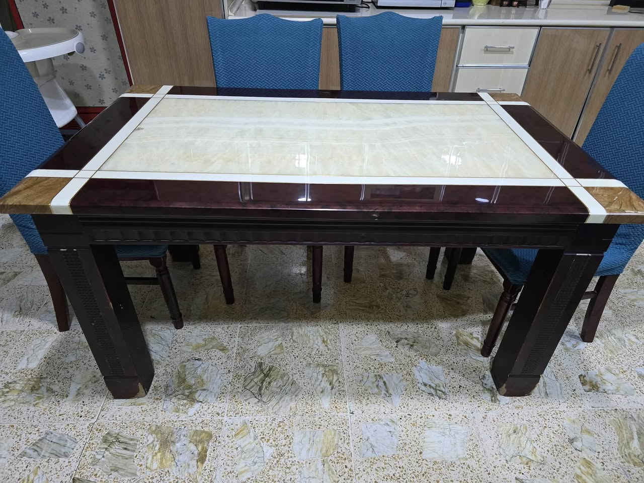 ميز طعام ابو ٦كراسي للبيع (السطح مرمر مع الهيكل خشبي مثل ماموضح بالصور)والسعر  ع الخاص للشراي


**إذا كنت صاحب هذا الإعلان وتريد حذفه لأي سبب، رجاءا أرسل رسالة إلى الدعم الفني**