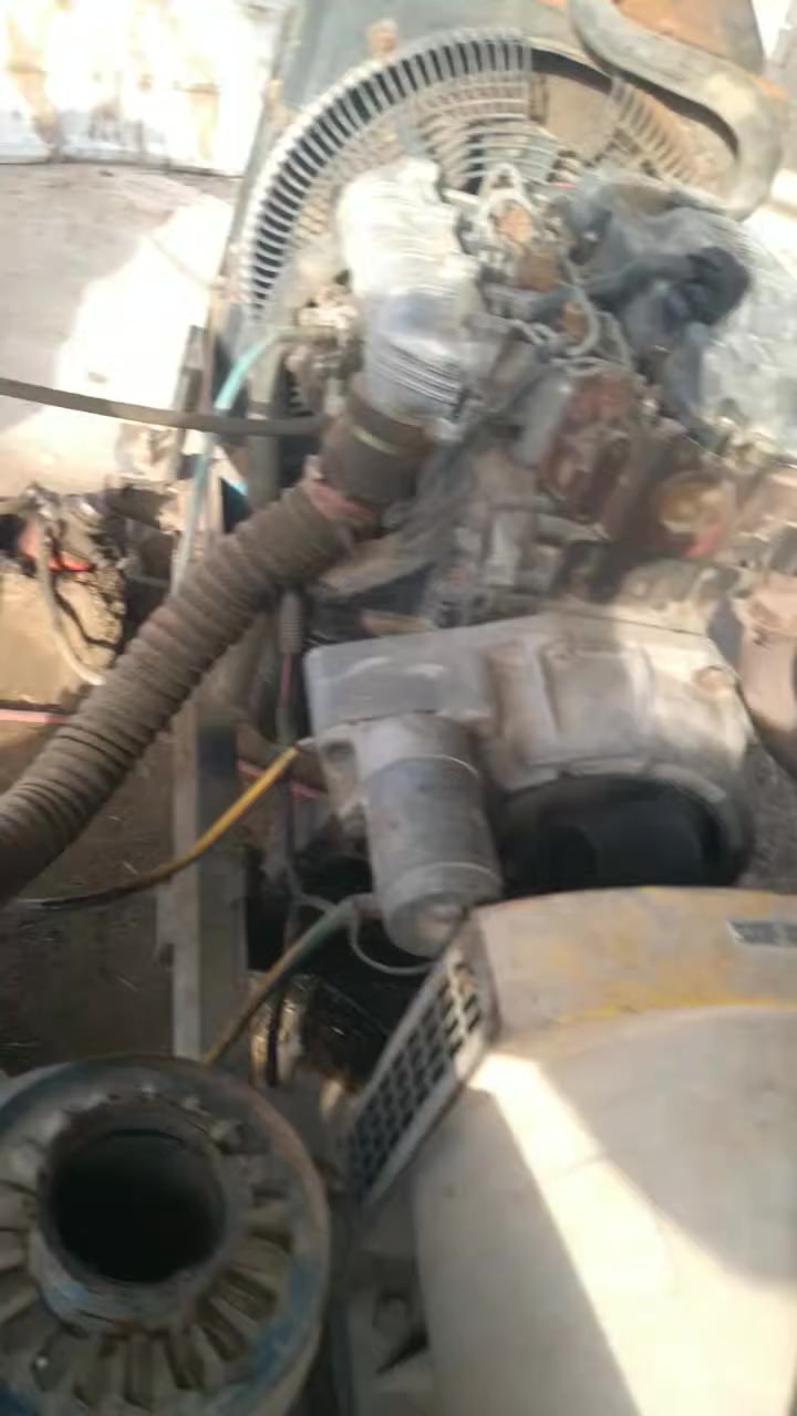 للبيع مولدة كيا 2701   راس التوليد 30 كي في 120 امبير جاهزة السعر 12 ورقة وبيها مجال العنوان الانبارالكرمه ذراع دجله الاتصال على الرقم ***********
