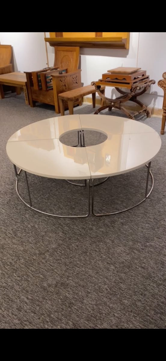 طاولة وسطية ويا كومدي ومجرات — شغل مرتب وجودة عالية 🪵
•شغل تركي من شركة ڤيترا التركية
• خامات قوية 
•واتساب:***********
