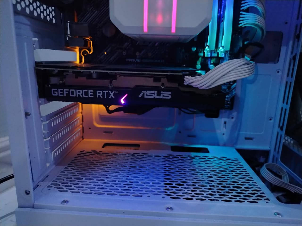 السلام عليكم
تجميعة للبيع
Ryzen 5 5500
Ram 16 3200
B550M-K ASUS
M.2 512 + 265
3060 12G ASUS DUAL
Case gamemax
نظيفة جداً استعمال 3 اشهر فقط و سبب البيع عدم التفرغ
السعر 750 الف
وأيضاً يوجد شاشة مستعملة شهر
MSI MAG 274F 200Hz 1080p
سعرها 150
تحياتي للجميع


**إذا كنت صاحب هذا الإعلان وتريد حذفه لأي سبب، رجاءا أرسل رسالة إلى الدعم الفني**