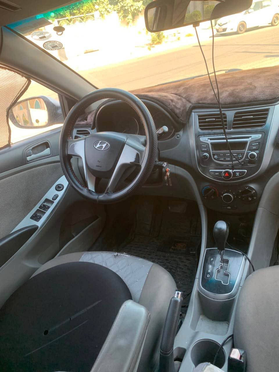 Hyundai accent 2012
خلیجی 
مەکینە کرایتەوە V4.16 
ڕەقەم و سەنەوی نوێ 
ڕۆیشتن / ٣٥٠ هەزار کم 
تۆماتیک تەبرید ڤۆلیۆم 
بۆنیت و چوار دەرگا و چاملغ 
سبوغ ، کەمەک کاڵبونەوە هەیە
هەندەک شوخت و قۆپی هەیە 
بێ ناوگرتن ، ئێڕباگ سوکان 

نــــــرخ / ٧٨ $
*********** أربيل, العراق
