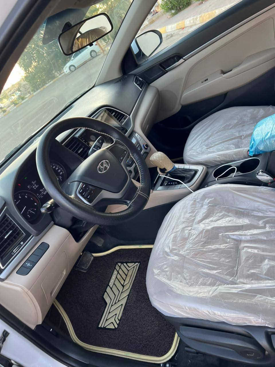 السلام عليكم لنتره 19خليجي سوبر فول واحد على واحد بسمي مراوس بيه كلير بصيط كلش مراوس ب سوناتا من مديل 2004الى 11شرط بيه صبغ ضربه تبديل عادي لن محتاج الفرق بابل الهاشميه ***********يكون الاتصال من 8صباح اله 10مساء
