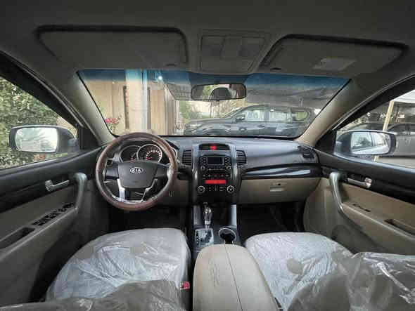 السلام عليكم 
السورنتو موديل 12 خليجي 

السياره جاهزه من كل النواحي 

مكينه كير تبريد تخم تاير صدر حداديه 

خير من الله بيه صبغ شويه من جملاغ فقط 

الباقي كفاله عامه السياره مال بيت 4سلندر 

7راكب 3قطع تبريد داخل صاج حساسات 

مري شفط اشاير بل مري مكان بغداد 

السعر 147وبيه مجال حك الجيه 

كورك متوفر وتساب 

***********

***********
