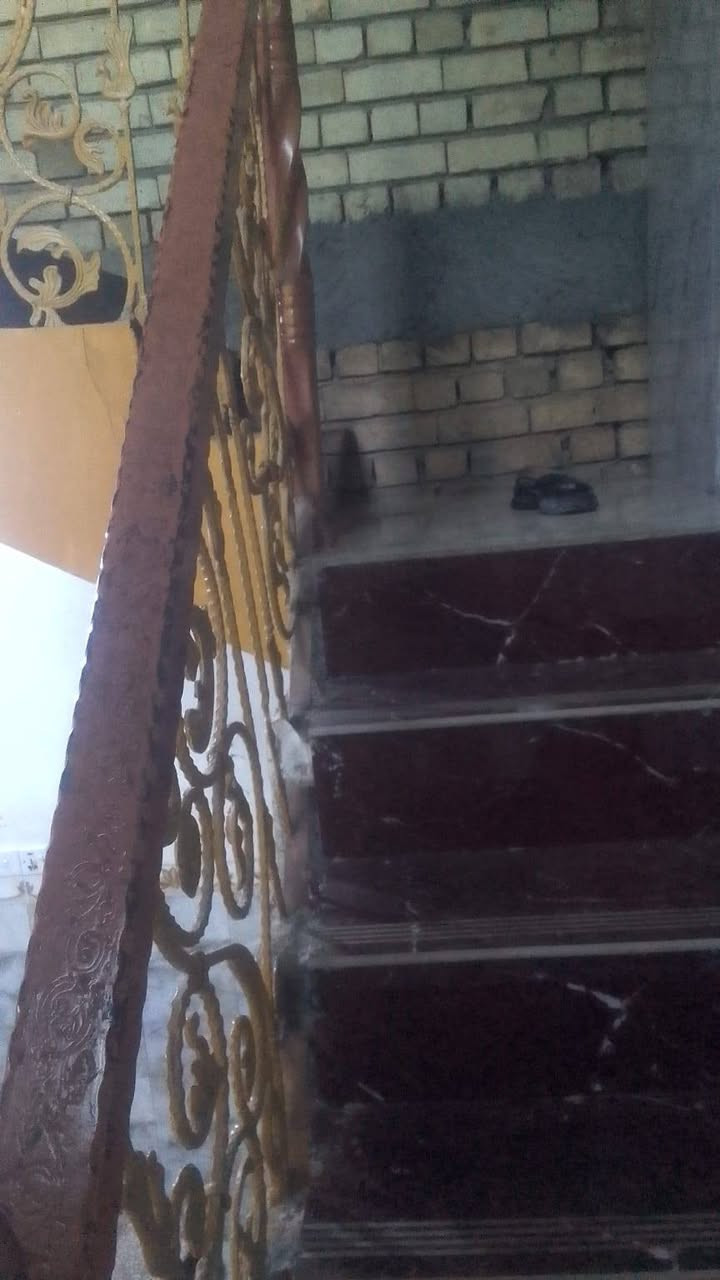 بيع بيت مستعجل البيت يقع في حي الشهداء السايدين الفرع الاول ركن خلف بيت سامي لفته المسعودي المساحة الكلية ٢٢٥متر طابقين يحتوي البيت على غرف خمسة وحمامات ومطبخ واستقبال البناء، طابوق ٢٠١٧ المعلومات الاتصال مع صاحب البيت السعر المطلوب ١٣٠ وبيه مجال للشراي‏(‪***********‬‏)
