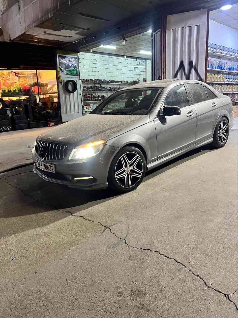 مارسيدس c300 فول مواصفات كشن كهرباء كلشي بي يتحرك كهرباء مري كهرباء تبريد قطعتين فتحه سقف السياره فول هوايه بيها مواصفات كت amg السياره مصبوغه حزام هزه سنويه جديد تحويل ثاني يوم اريد مراوس حتى لو اعله انطي فرق رقم تلفون *********** واتس اب مكاني  اربيل أربيل, العراق
